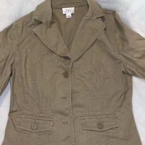 Never worn jacket, super cute can startle with almost anything!!